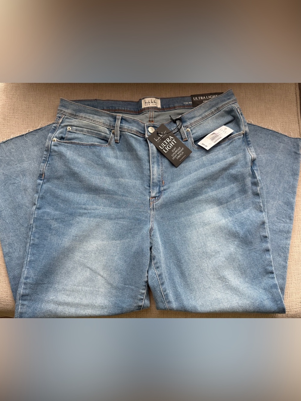 NWT Nicole Miller Ultra Light Cropped Light Blue Jeans